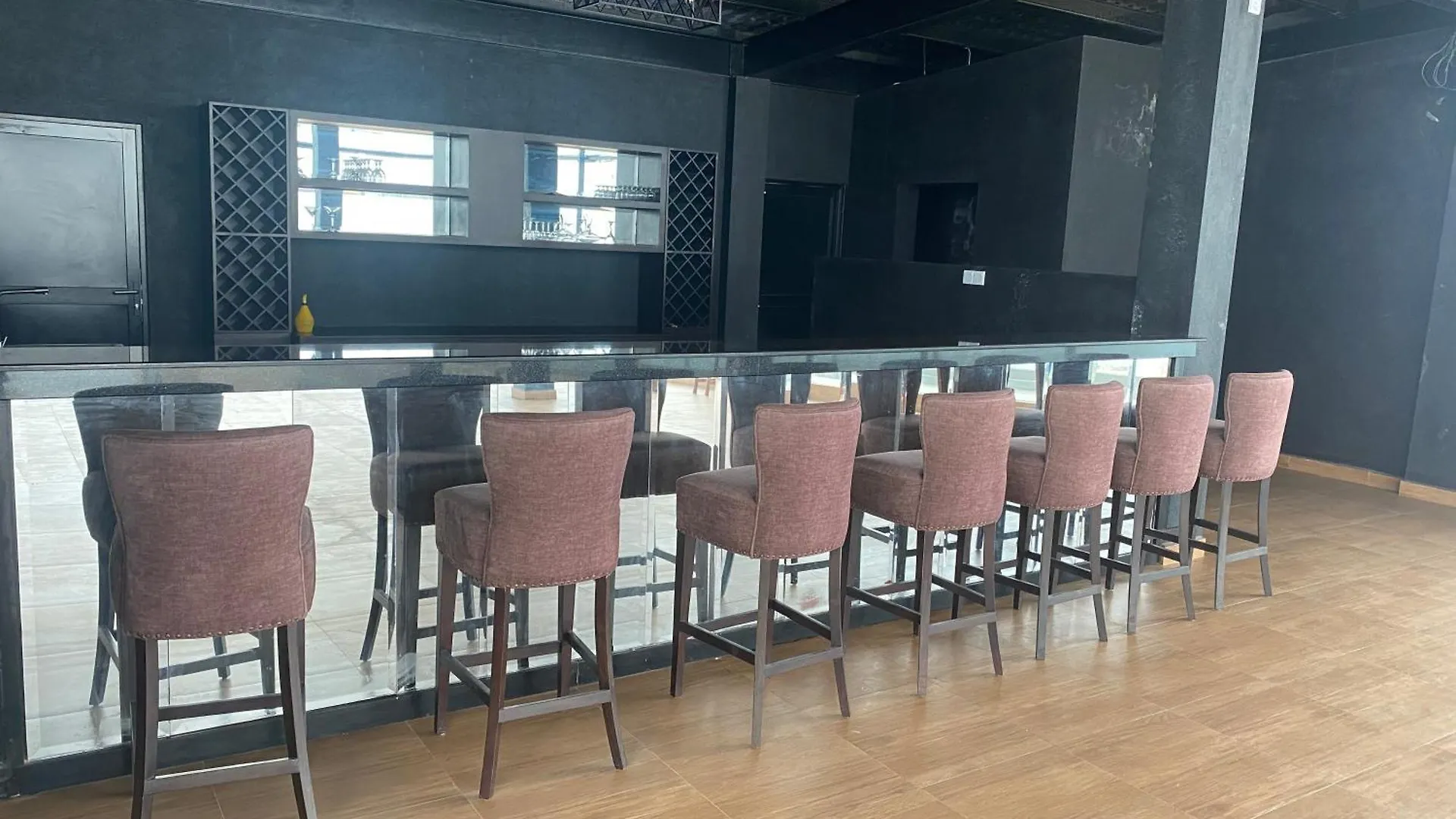Ocean Breeze Studio Apartment By Jayko Negombo